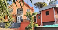 À vendre : Magnifique propriété de 1460 m² avec deux maisons, F4 et F3, à Ambohidratrimo