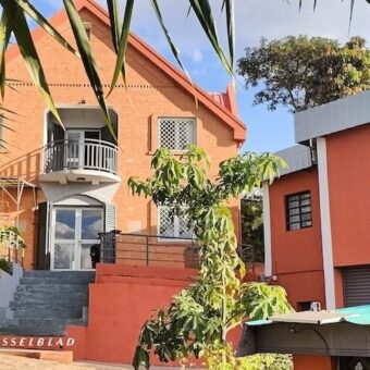 À vendre : Magnifique propriété de 1460 m² avec deux maisons, F4 et F3, à Ambohidratrimo