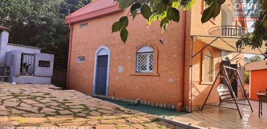 À vendre : Magnifique propriété de 1460 m² avec deux maisons, F4 et F3, à Ambohidratrimo