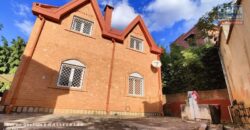 À vendre : Magnifique propriété de 1460 m² avec deux maisons, F4 et F3, à Ambohidratrimo
