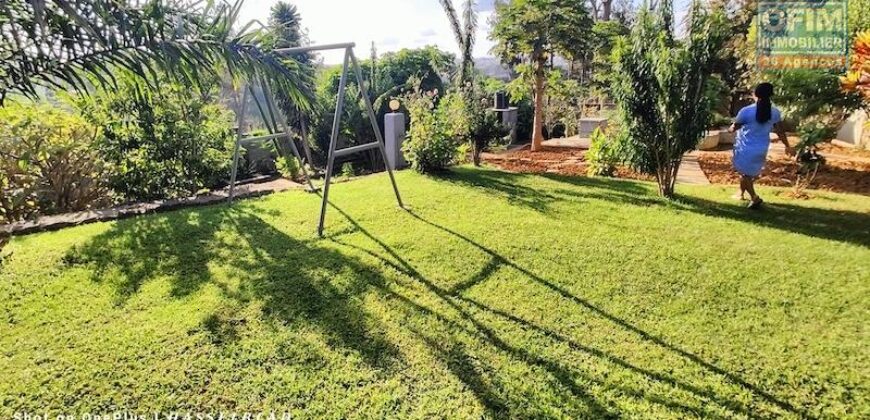 À vendre : Magnifique propriété de 1460 m² avec deux maisons, F4 et F3, à Ambohidratrimo