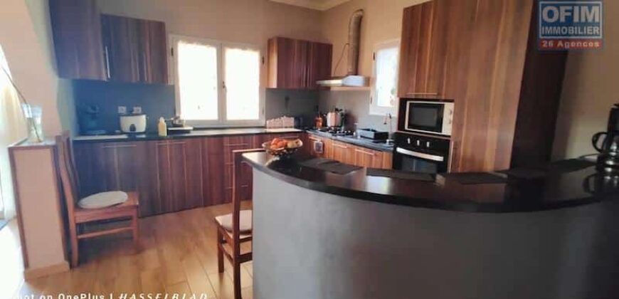 À vendre : Magnifique propriété de 1460 m² avec deux maisons, F4 et F3, à Ambohidratrimo