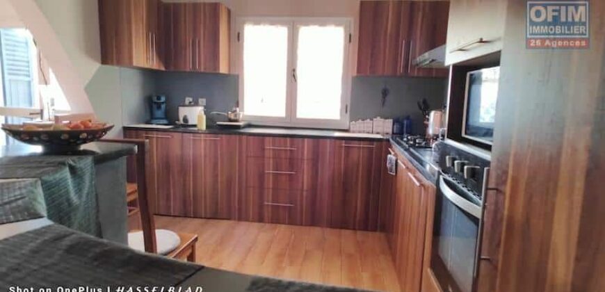 À vendre : Magnifique propriété de 1460 m² avec deux maisons, F4 et F3, à Ambohidratrimo