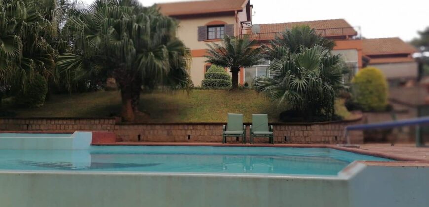 Villa de standing F5 avec piscine, Talatamaty
