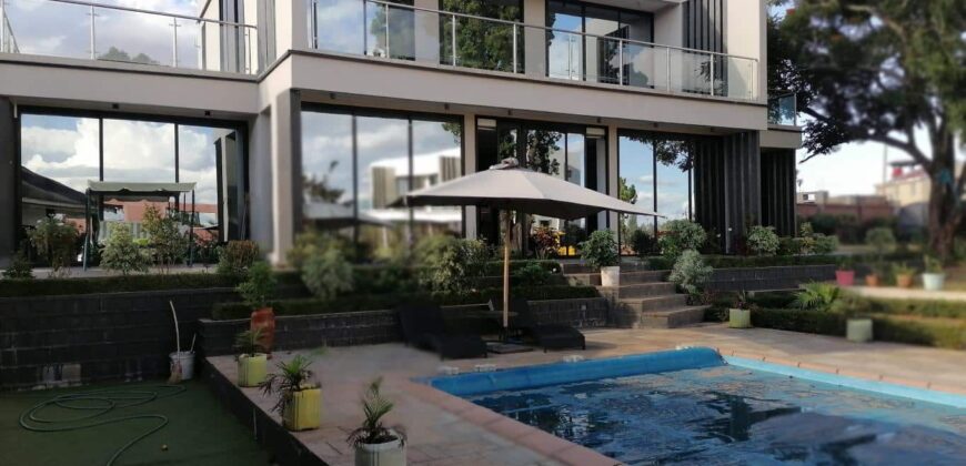 Grande villa de haut standing F5 avec piscine, Ivato