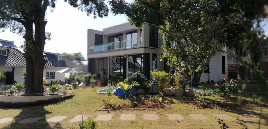 Grande villa de haut standing F5 avec piscine, Ivato