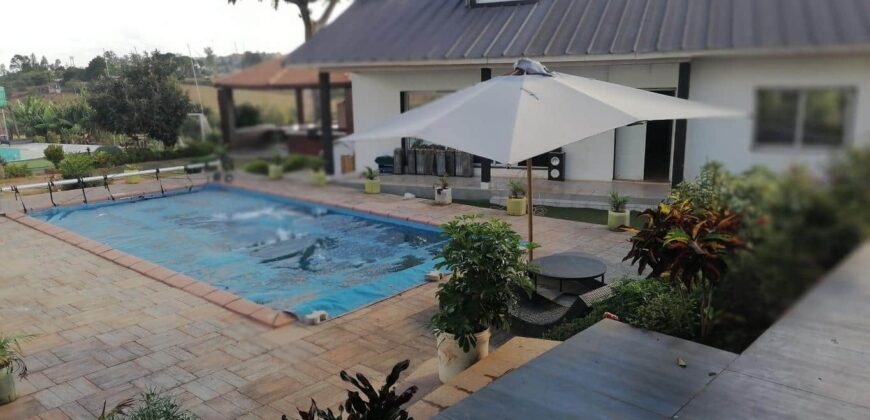 Grande villa de haut standing F5 avec piscine, Ivato