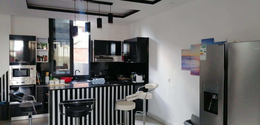 Grande villa de haut standing F5 avec piscine, Ivato