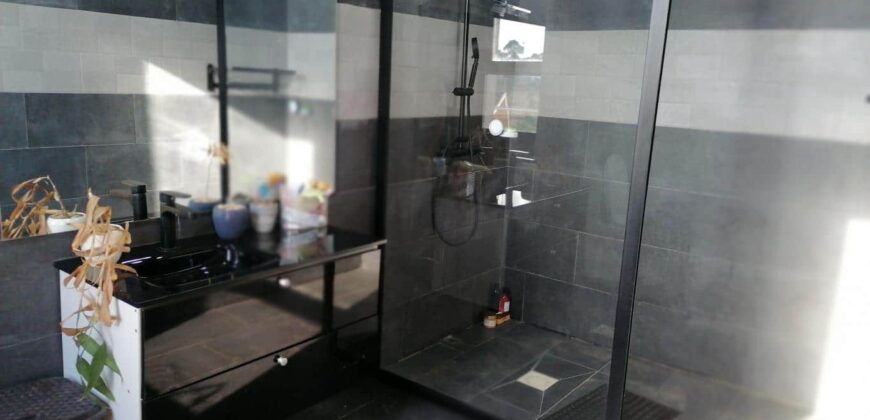 Grande villa de haut standing F5 avec piscine, Ivato