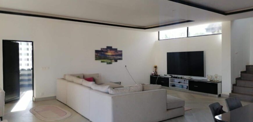 Grande villa de haut standing F5 avec piscine, Ivato