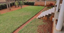 A vendre villa F4 avec F2 additionnelle sur un vaste terrain de 1700 m2 située dans le quartier paisible d’Anosiala Ambohidratrimo