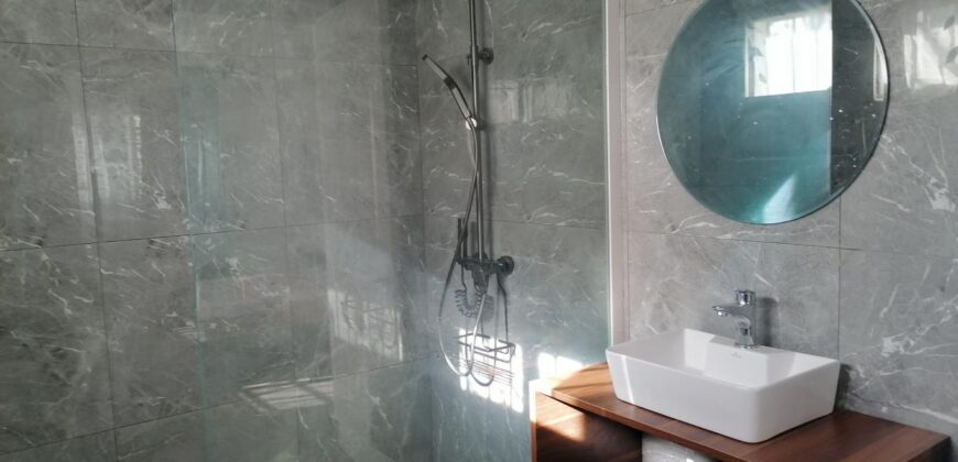Villa à étage semi-meublée F8, Ambohidratrimo