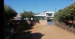 A vendre villa de type F4 à terminer sur terrain piscinable de 874 m² à Ivato