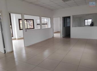 A louer Local professionnel de 118m2 sécurisé à Ambodivona