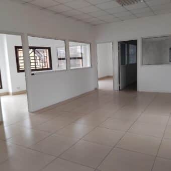 A louer Local professionnel de 118m2 sécurisé à Ambodivona