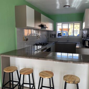 A louer une villa neuve meublée F5 dans une résidence sécurisée à Ambohijanaka