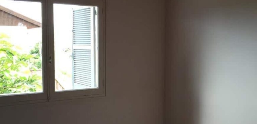 En vente une villa F4 à étage implantée dans une résidence sécurisée à Tanjombato
