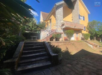 Offre de Location : villa F5 semi-meublée avec vue montagne et appartement indépendant à Ambolokandrina