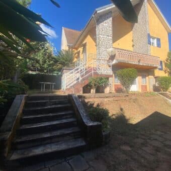 Offre de Location : villa F5 semi-meublée avec vue montagne et appartement indépendant à Ambolokandrina