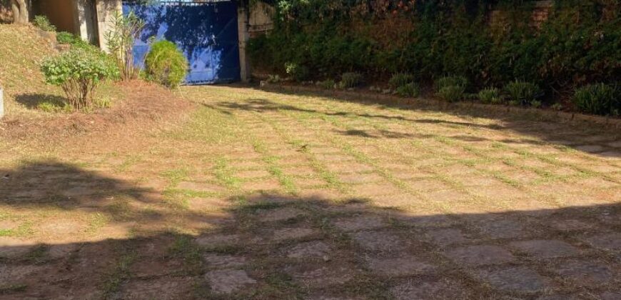 Offre de Location : villa F5 semi-meublée avec vue montagne et appartement indépendant à Ambolokandrina