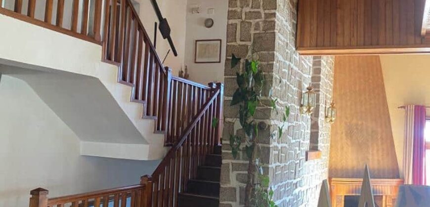 Offre de Location : villa F5 semi-meublée avec vue montagne et appartement indépendant à Ambolokandrina