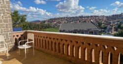 Offre de Location : villa F5 semi-meublée avec vue montagne et appartement indépendant à Ambolokandrina