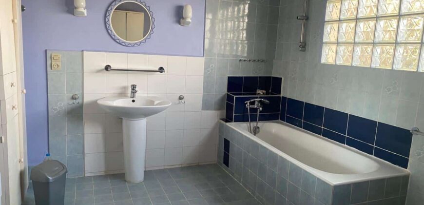 Offre de Location : villa F5 semi-meublée avec vue montagne et appartement indépendant à Ambolokandrina