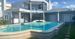 À Louer une superbe villa F5 avec piscine à Ivandry, quartier Résidentiel