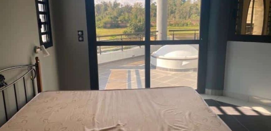 À Louer une superbe villa F5 avec piscine à Ivandry, quartier Résidentiel