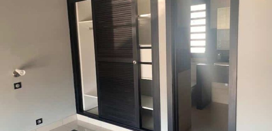 À Louer une superbe villa F5 avec piscine à Ivandry, quartier Résidentiel