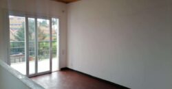 A vendre villa de style cubique à usage mixte située en bord de route à Alasora