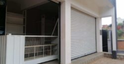 A vendre villa de style cubique à usage mixte située en bord de route à Alasora