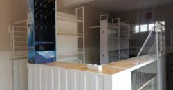A vendre villa de style cubique à usage mixte située en bord de route à Alasora