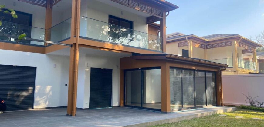 En location des villas neuves F5 situées au sein d’une résidence sécurisée à Anosizato