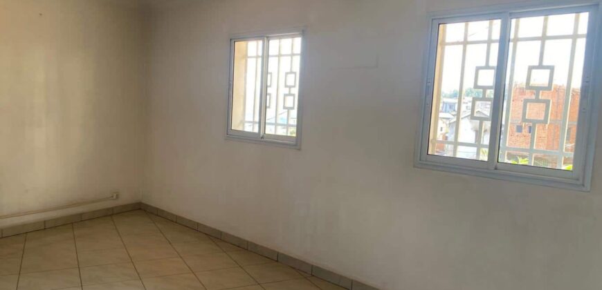 Charmante villa F5 sur 3 niveaux à louer proche de l’université à Ankatso