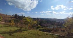 Grande villa F5 et vaste terrain arboré à vendre à Ambohimalaza