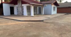 En location villa T4 avec grande cour située à Mandrosoa Ivato