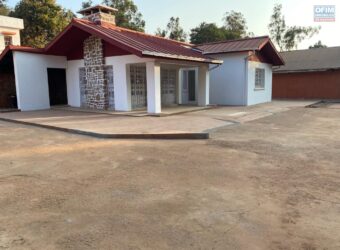 En location villa T4 avec grande cour située à Mandrosoa Ivato