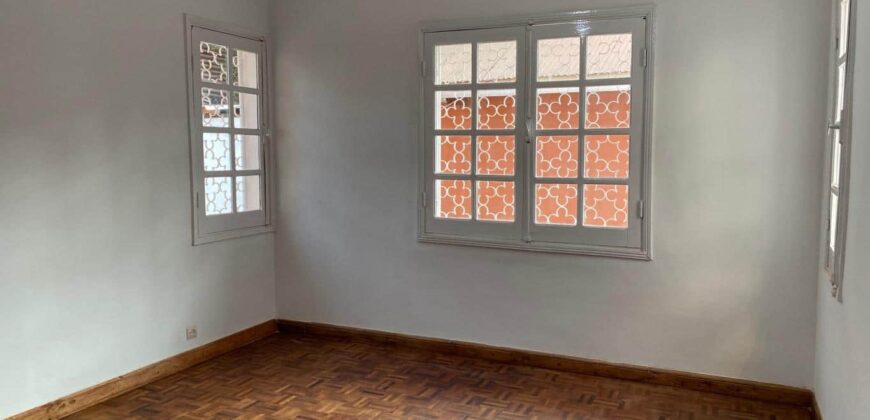 En location villa T4 avec grande cour située à Mandrosoa Ivato