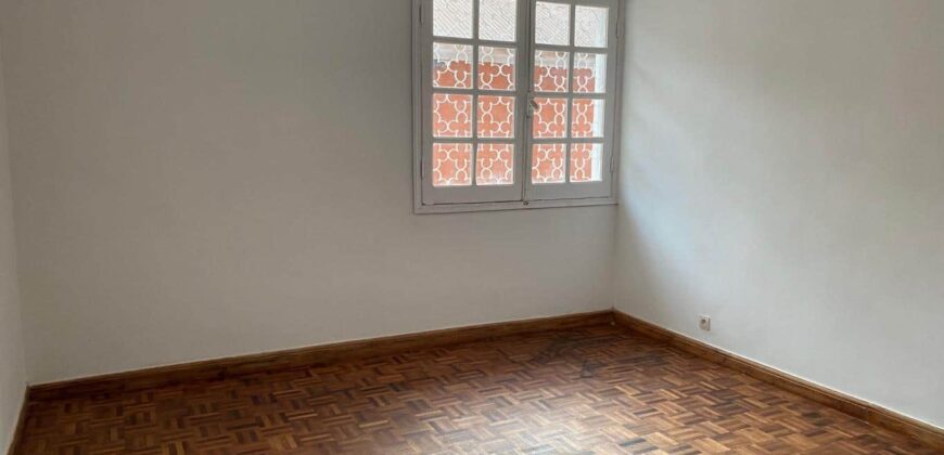 En location villa T4 avec grande cour située à Mandrosoa Ivato