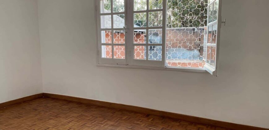 En location villa T4 avec grande cour située à Mandrosoa Ivato