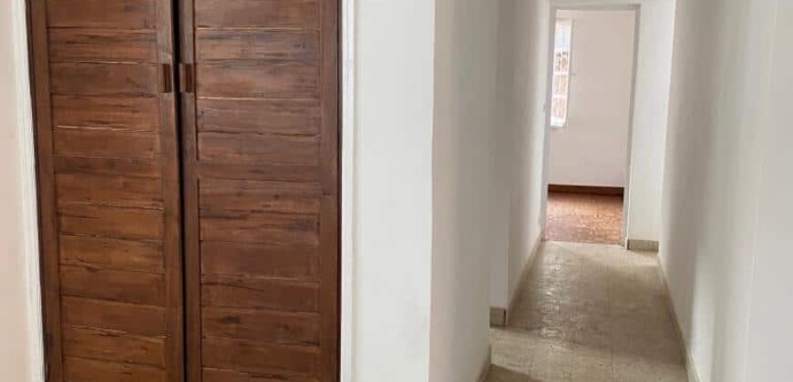 En location villa T4 avec grande cour située à Mandrosoa Ivato
