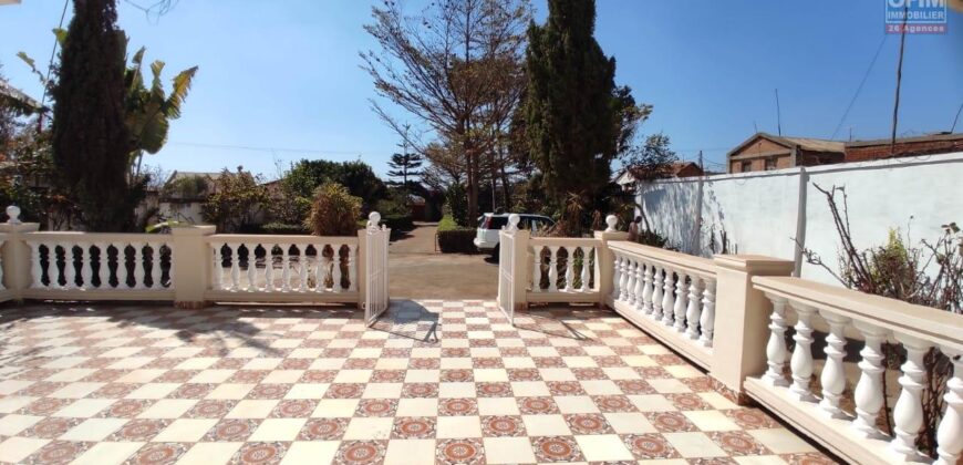 À vendre : villa à étage de 388 m² sur terrain de 1200 m² à Anosiala, proche de la RN4