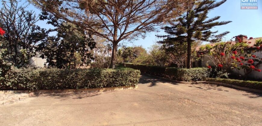 À vendre : villa à étage de 388 m² sur terrain de 1200 m² à Anosiala, proche de la RN4