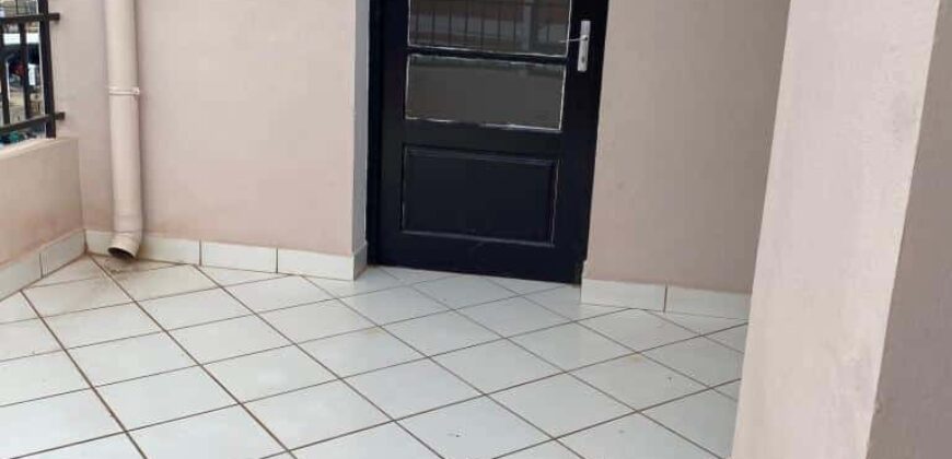 A louer villa T5 sur 3 niveaux située dans un quartier calme à Antsakaviro
