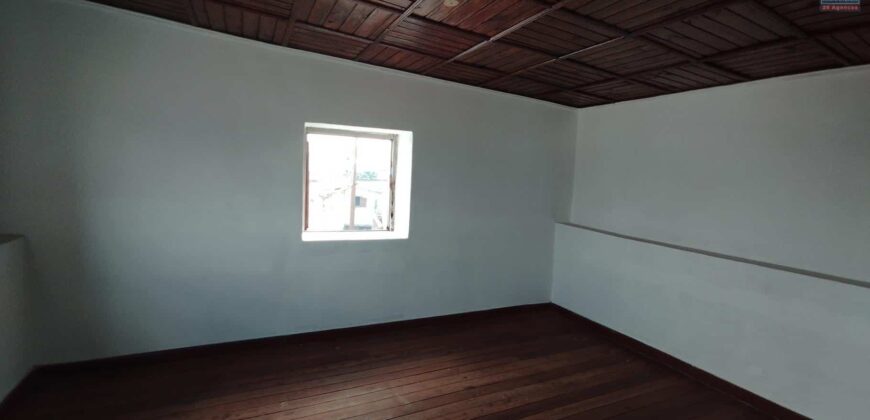 A vendre une villa traditionnelle F9 rénovée sur 205 m² de Terrain à Amparibe