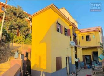 A vendre une villa traditionnelle F9 rénovée sur 205 m² de Terrain à Amparibe