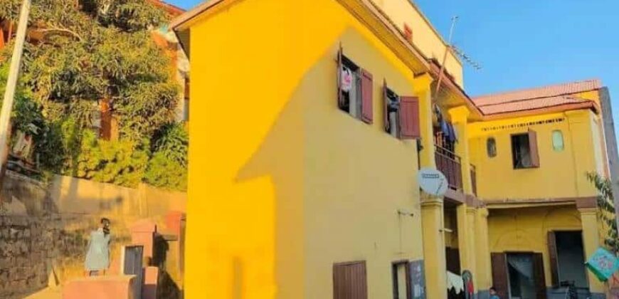 A vendre une villa traditionnelle F9 rénovée sur 205 m² de Terrain à Amparibe