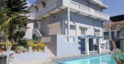 A louer une villa F5 meublée avec piscine située dans une résidence sécurisée à Ivato