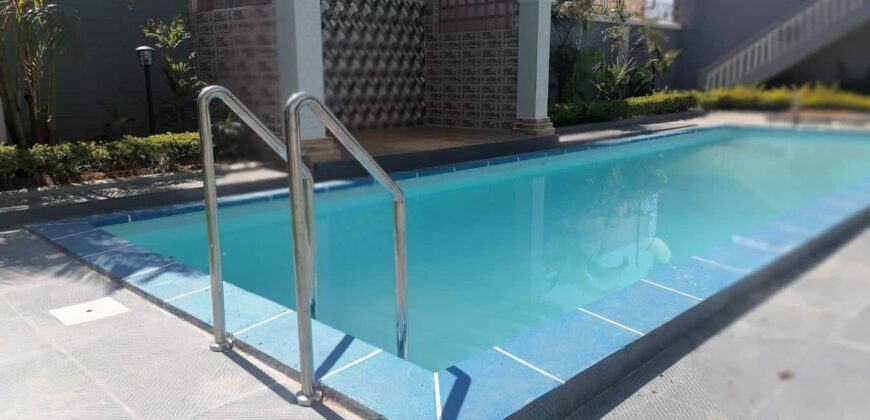 A louer une villa F5 meublée avec piscine située dans une résidence sécurisée à Ivato